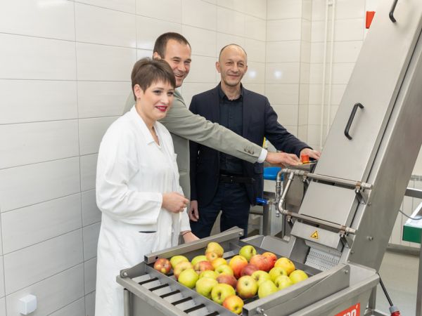 Razvojni centar Ličko-senjske županije od danas bogatiji za liniju prerade sokova
