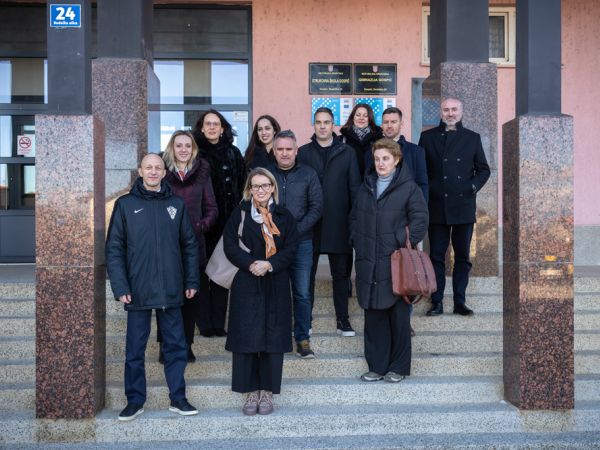 Ličko-senjska županija u suradnji s Vladom RH pokrenula energetsku obnovu zgrade Gimnazije Gospić i Strukovne škole Gospić u vrijednosti 2,5 milijuna eura