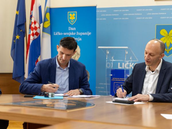Potpisan Ugovor od pola milijuna eura za izradu projektne dokumentacije za sustav navodnjavanja poljoprivrednih površina u Udbini i Lovincu Potpisan Ugovor od pola milijuna eura za izradu projektne dokumentacije za sustav navodnjavanja poljoprivrednih površina u Udbini i Lovincu