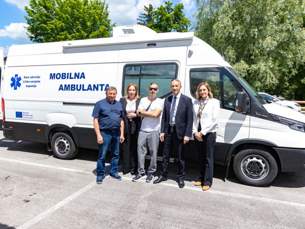 Ličko-senjska županija dobila mobilnu ambulantu: “Zdravstvena skrb mora biti dostupna svakom čovjeku“ Ličko-senjska županija dobila mobilnu ambulantu: “Zdravstvena skrb mora biti dostupna svakom čovjeku“
