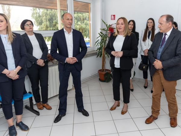 Otvorena novouređena dentalna ambulanta u Perušiću Otvorena novouređena dentalna ambulanta u Perušiću