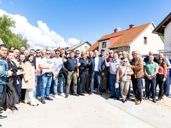 Snaga zajedništva u Gospiću: Župan Petry na putu prema novoj izbornoj pobjedi