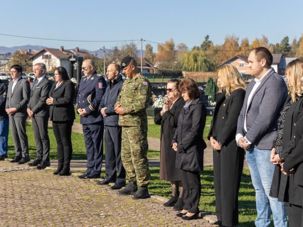 U Gospiću odana počast stradalim braniteljima i civilnim žrtvama Domovinskog rata povodom blagdana Svih svetih