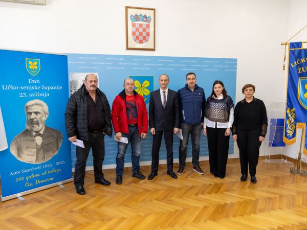 U cilju održivosti proizvodnje mlijeka župan Petry potpisao ugovore u vrijednosti 129 tisuća eura U cilju održivosti proizvodnje mlijeka župan Petry potpisao ugovore u vrijednosti 129 tisuća eura