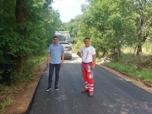 Popravak najoštećenijih dionica cesta koje su pod ingerencijom Ličko-senjske županije ulazi u završnu fazu Popravak najoštećenijih dionica cesta koje su pod ingerencijom Ličko-senjske županije ulazi u završnu fazu