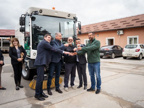 Komunalac Gospić proširio vozni park vozilom za čišćenje gradskih površina Komunalac Gospić proširio vozni park vozilom za čišćenje gradskih površina