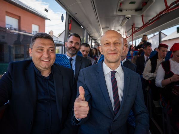 FOTO / U Gospiću svečano predstavljen “LIKA LINE” - novi javni prijevoz za bolju povezanost Ličko-senjske županije