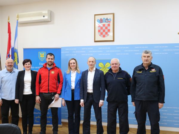 Ličko-senjska županija dodijelila preko 272 tisuće eura za financiranje aktivnosti Crvenog križa, HGSS-a i Vatrogasne zajednice 