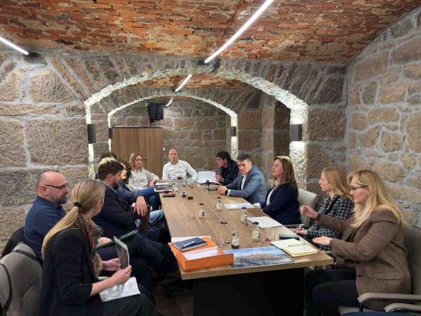 U Gospiću održan koordinacijski sastanak o sanaciji nelegalno odloženog otpada U Gospiću održan koordinacijski sastanak o sanaciji nelegalno odloženog otpada