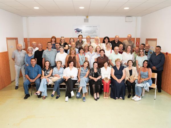 Maturanti gospićke Gimnazije nakon 40 godina ponovno zajedno