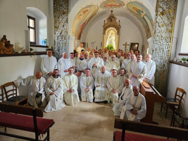 Osmo hodočašće svećenika Gospićko-senjske biskupije Majci Božjoj Krasnarskoj Osmo hodočašće svećenika Gospićko-senjske biskupije Majci Božjoj Krasnarskoj