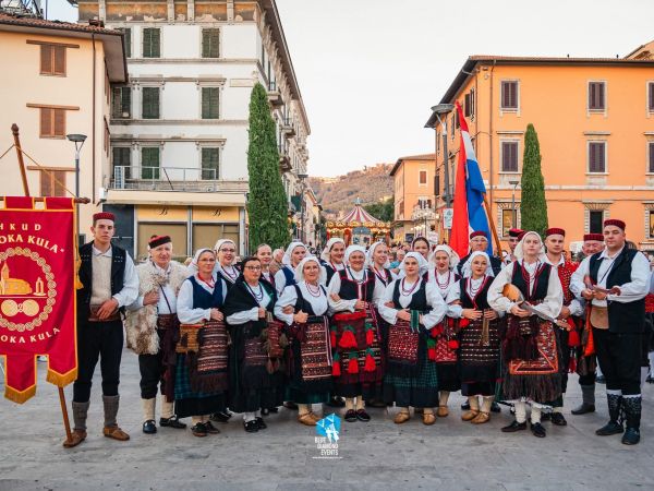 HKUD Široka Kula oduševio publiku na festivalu folklora u Toskani