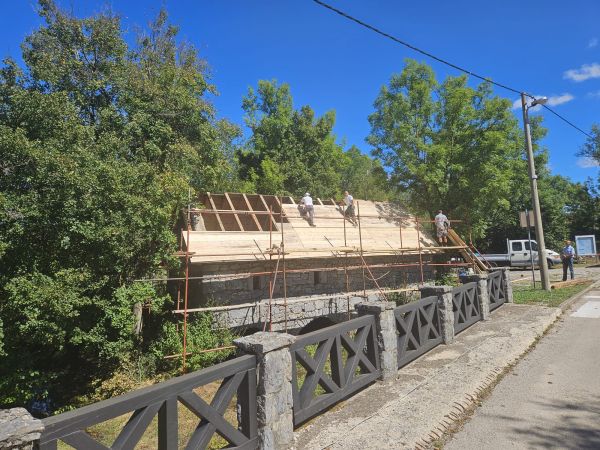 Započeli radovi na zamjeni krovišta na mlinu Travič u Lovincu Započeli radovi na zamjeni krovišta na mlinu Travič u Lovincu