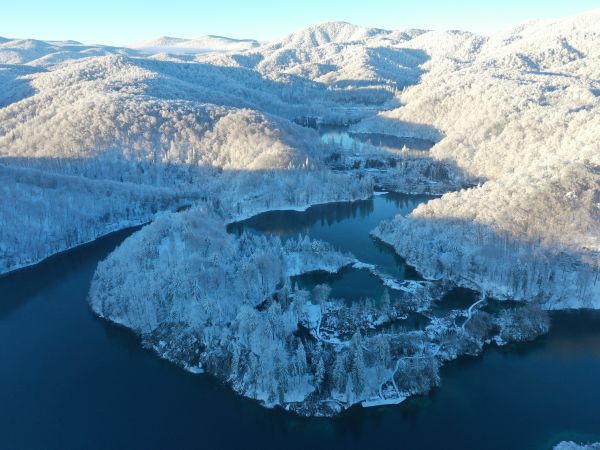 Bajkoviti prizori: Pogledajte fotografije NP Plitvička jezera u zimskom ruhu Bajkoviti prizori: Pogledajte fotografije NP Plitvička jezera u zimskom ruhu