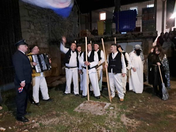 Pokladna udruga “Dedi” otima zaboravu pokladne običaje Donjeg Kosinja