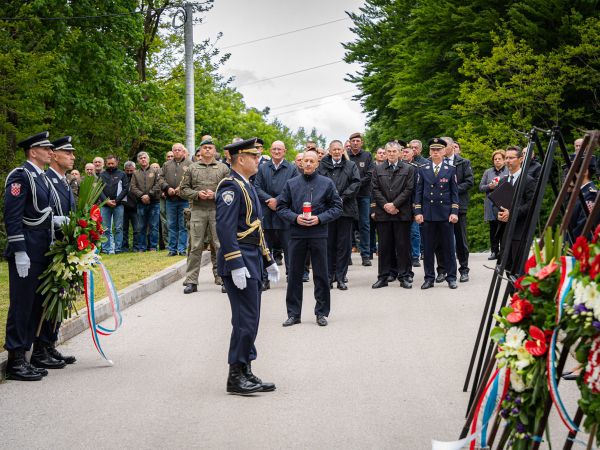 U Rizvanuši svečano obilježen Dan sjećanja na “Velebitske junake” U Rizvanuši svečano obilježen Dan sjećanja na “Velebitske junake”