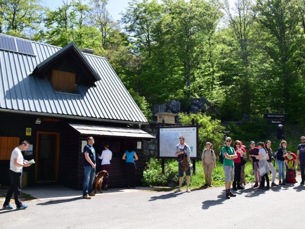 Edukativno vođenje planinarskom stazom od ulaza u Park do Zavižana