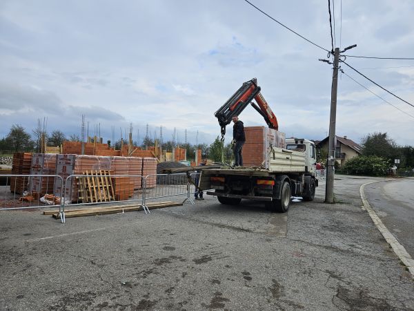Napredovali radovi na izgradnji Zelene tržnice u Perušiću