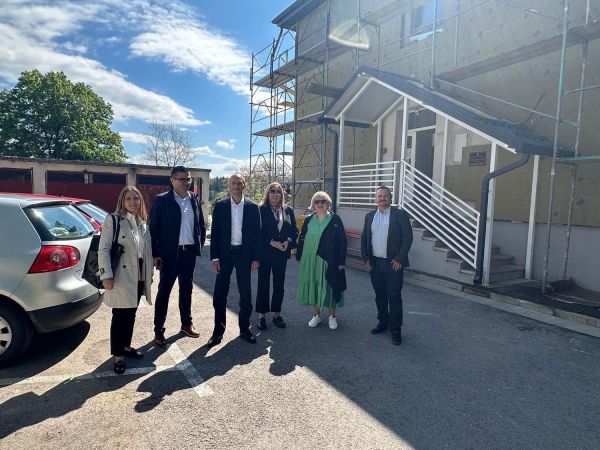 Uskoro završetak radova na energetskoj obnovi zgrade Ambulante u Udbini, a u tijeku su i radovi na rekonstrukciji mjesne tržnice u Udbini