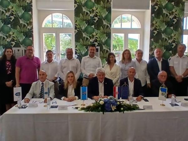Potpisan ugovor o međužupanijskoj brodskoj liniji Rab-Lun-Rab Potpisan ugovor o međužupanijskoj brodskoj liniji Rab-Lun-Rab