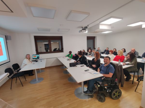 U Razvojnom centru Ličko-senjske županije uspješno krenula „Poduzetnička akademija“ U Razvojnom centru Ličko-senjske županije uspješno krenula „Poduzetnička akademija“