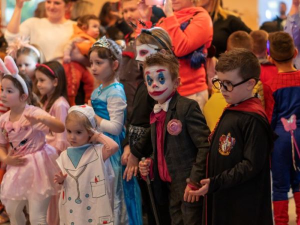 Jučerašnjim dječjim maskenbalom završene su ovogodišnje Mačkare u Gackoj Jučerašnjim dječjim maskenbalom završene su ovogodišnje Mačkare u Gackoj