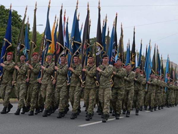 Proslava Oluje: Preletom devet Rafalea završen svečani mimohod Proslava Oluje: Preletom devet Rafalea završen svečani mimohod