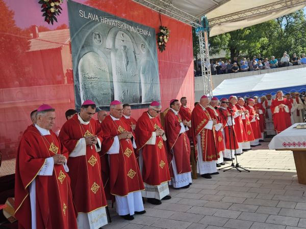 Udbina: Svečano proslavljen Dan hrvatskih mučenika – molitva, sjećanje i zajedništvo u Svetištu hrvatskih mučenika
