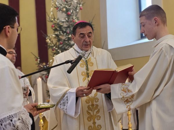 Svetkovina Bogojavljenja proslavljena u gospićkoj katedrali i blagoslovljen župni dom Svetkovina Bogojavljenja proslavljena u gospićkoj katedrali i blagoslovljen župni dom