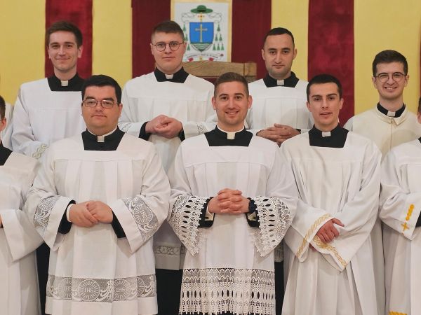 Bogoslov Petar Huseinović primljen među kandidate za svete redove u gospićkoj katedrali