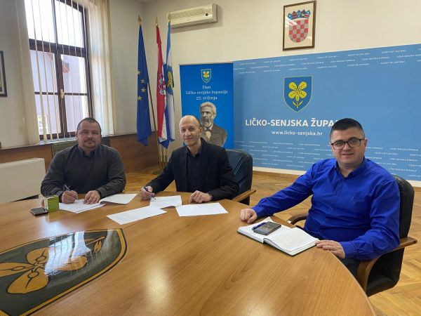 Povodom obilježavanja 1100. obljetnice Hrvatskog Kraljevstva: Ličko-senjska županija i Općina Udbina potpisale sporazum o uređenju igrališta Osnovne škole Kralja Tomislava u Udbini Povodom obilježavanja 1100. obljetnice Hrvatskog Kraljevstva: Ličko-senjska županija i Općina Udbina potpisale sporazum o uređenju igrališta Osnovne škole Kralja Tomislava u Udbini