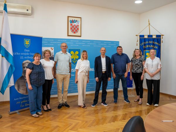 Župan Petry potpisao ugovore o financiranju institucionalne podrške udrugama s područja Ličko-senjske županije za 2024. godinu Župan Petry potpisao ugovore o financiranju institucionalne podrške udrugama s područja Ličko-senjske županije za 2024. godinu