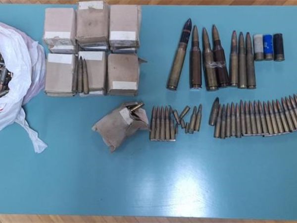 Policiji predano nekoliko eksplozivnih napra, puška, streljivo…