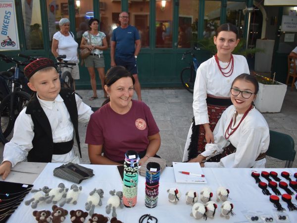 Uskoro se održavaju Ličke seljačke tržnice Uskoro se održavaju Ličke seljačke tržnice