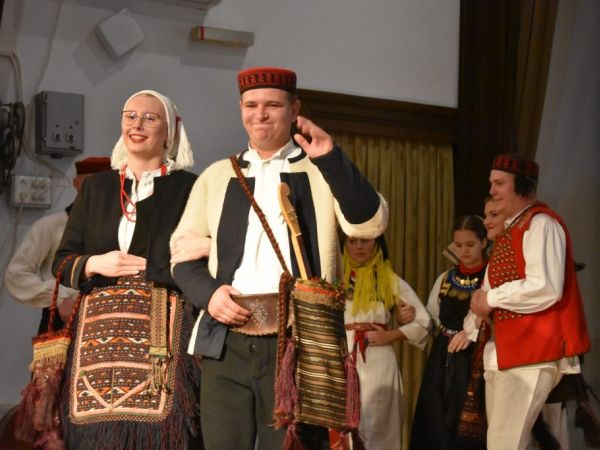 Seminar Dinarskih pjesama i plesova: glazbeno plesna kultura dinarskog područja Seminar Dinarskih pjesama i plesova: glazbeno plesna kultura dinarskog područja