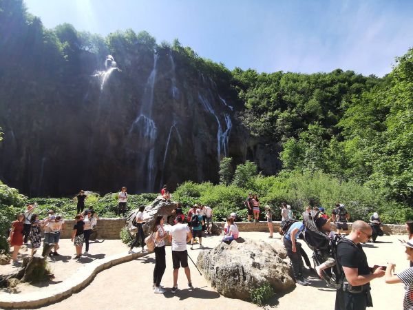 NP Plitvička jezera ovih je dana krcat gostima