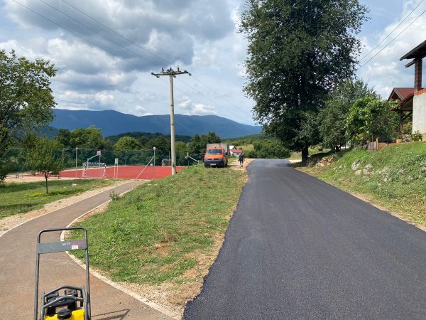 ŽUC Ličko-senjske županije ulaže znatna sredstva u cestovnu mrežu na području grada Otočca ŽUC Ličko-senjske županije ulaže znatna sredstva u cestovnu mrežu na području grada Otočca