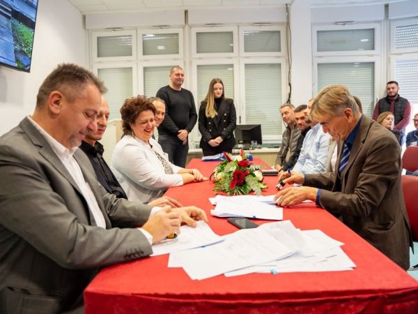 Započela energetska obnova Opće bolnice Gospić vrijedna 3,8 milijuna eura Započela energetska obnova Opće bolnice Gospić vrijedna 3,8 milijuna eura