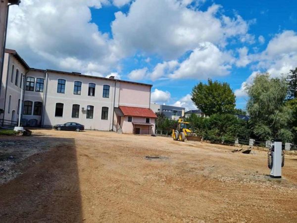 Započela velika obnova na uređenju upravne zgrade i okoliša Ličko-senjske županije
