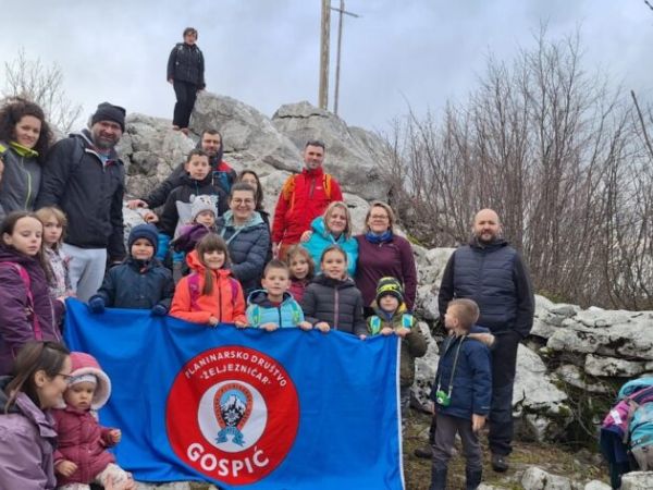 “Mali medvjedići” na Krčmaru - još jedan dječji izlet planinarskog društva Željezničar Gospić
