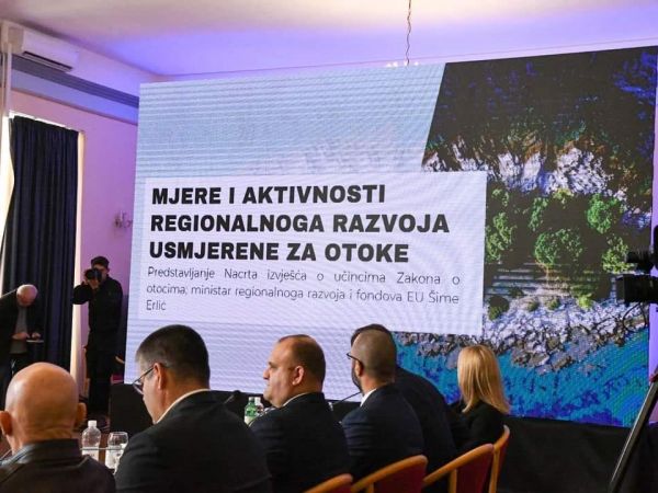 Održan sastanak Otočnog vijeća: 8,5 milijuna eura dodjeljeno Ličko-senjskoj županiji za projekte u Novalji Održan sastanak Otočnog vijeća: 8,5 milijuna eura dodjeljeno Ličko-senjskoj županiji za projekte u Novalji