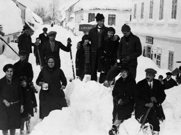 Zima kada se visina snijega u Lici mjerila u metrima Zima kada se visina snijega u Lici mjerila u metrima