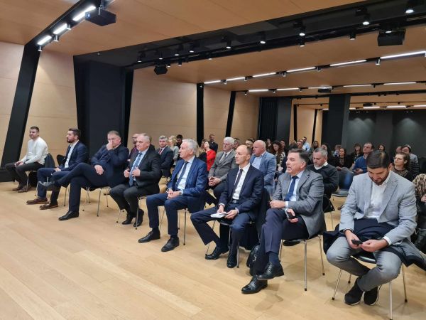 Predstavljen prijedlog Zakona o upravljanju nekretninama i pokretninama u državnom vlasništvu Predstavljen prijedlog Zakona o upravljanju nekretninama i pokretninama u državnom vlasništvu