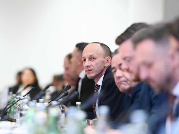 Temeljne piste daljnjeg razvoja Hrvatske su demografija, digitalizacija, dekarbonizacija i obrazovanje Temeljne piste daljnjeg razvoja Hrvatske su demografija, digitalizacija, dekarbonizacija i obrazovanje