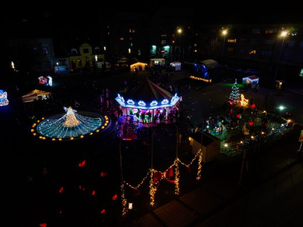 Pridružite se Dječjem dočeku Nove godine u Gospiću: Mađioničarska predstava, Vilenjak Balonko i Mickey Mouse!