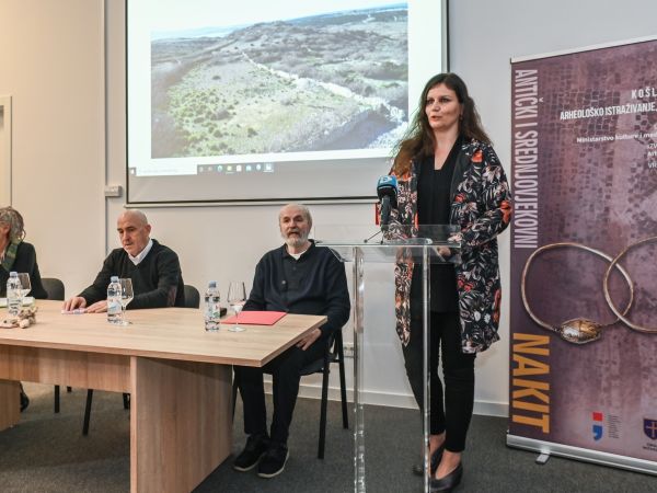 Arheološka istraživanja otkrila vrijedne ostatke na brdu Košljun u Novalji Arheološka istraživanja otkrila vrijedne ostatke na brdu Košljun u Novalji