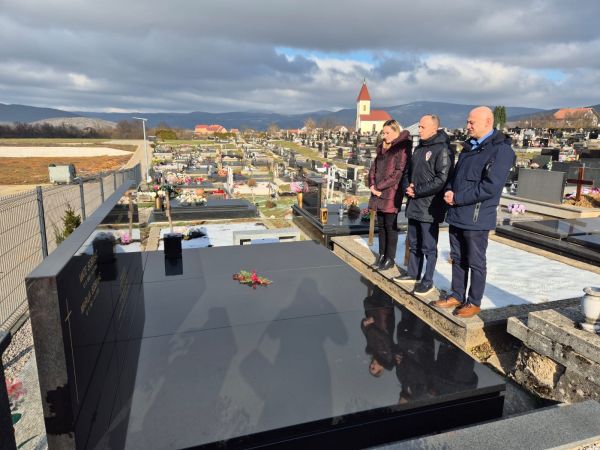 Obilježena 35. obljetnica osnutka Inicijativnog odbora HDZ-a za Liku, Gacku i Krbavu Obilježena 35. obljetnica osnutka Inicijativnog odbora HDZ-a za Liku, Gacku i Krbavu