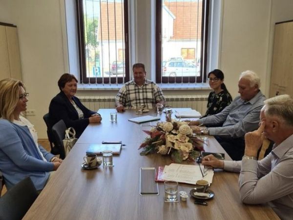 U Brinju održan radni sastanak s logopedskom udrugom “Postojim”