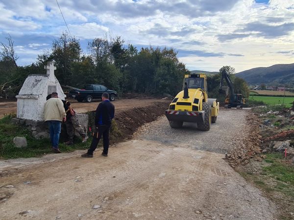 Počeli radovi na županijskoj cesti u općini Brinje Počeli radovi na županijskoj cesti u općini Brinje