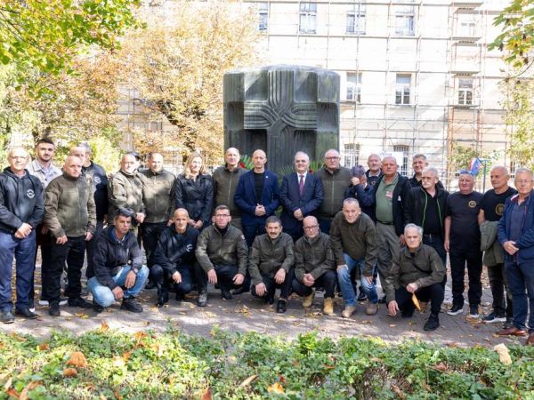 Komemoracija u znak sjećanja na poginule albanske branitelje Sameta Bugujevcija i Fadila Salihua